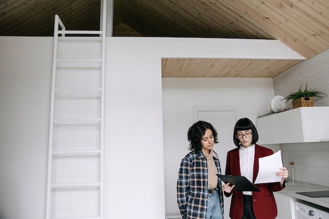 landlord%20in%20a%20red%20jacket%20speaking%20with%20a%20tenant%20in%20their%20rented%20apartment landlord%20in%20a%20red%20jacket%20speaking%20with%20a%20tenant%20in%20their%20rented%20apartment